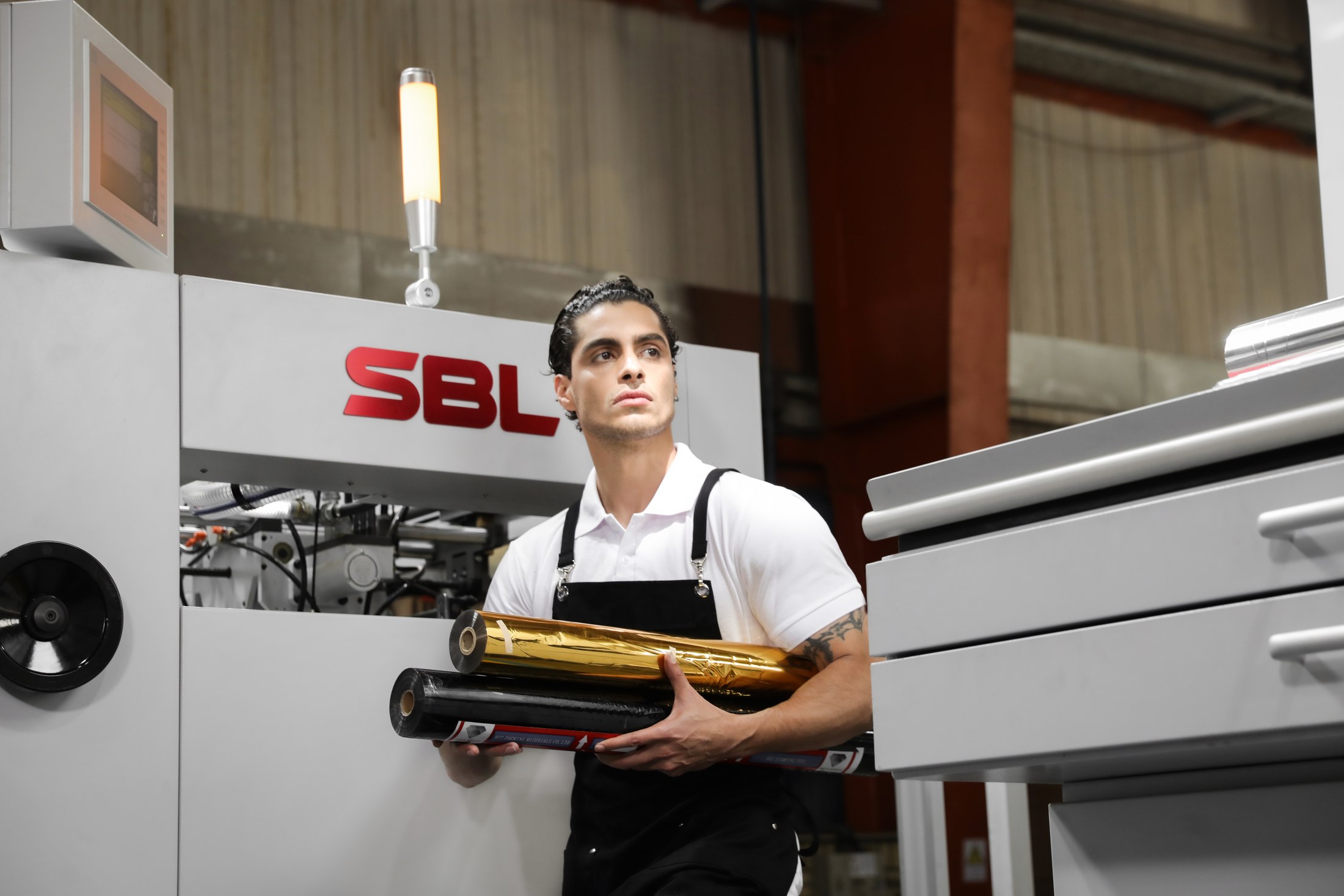 Foil finishing operator