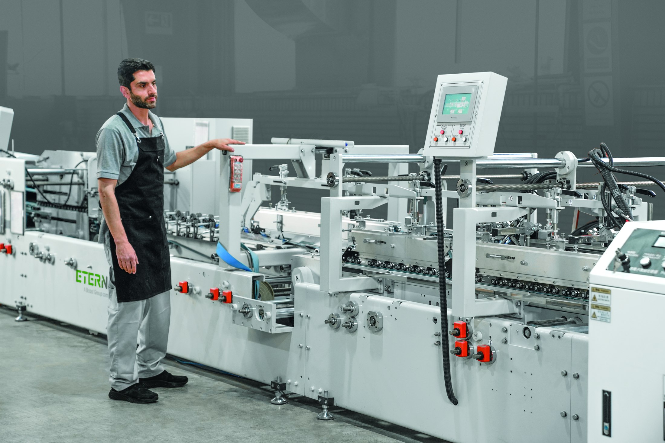 Automatic box gluing line
