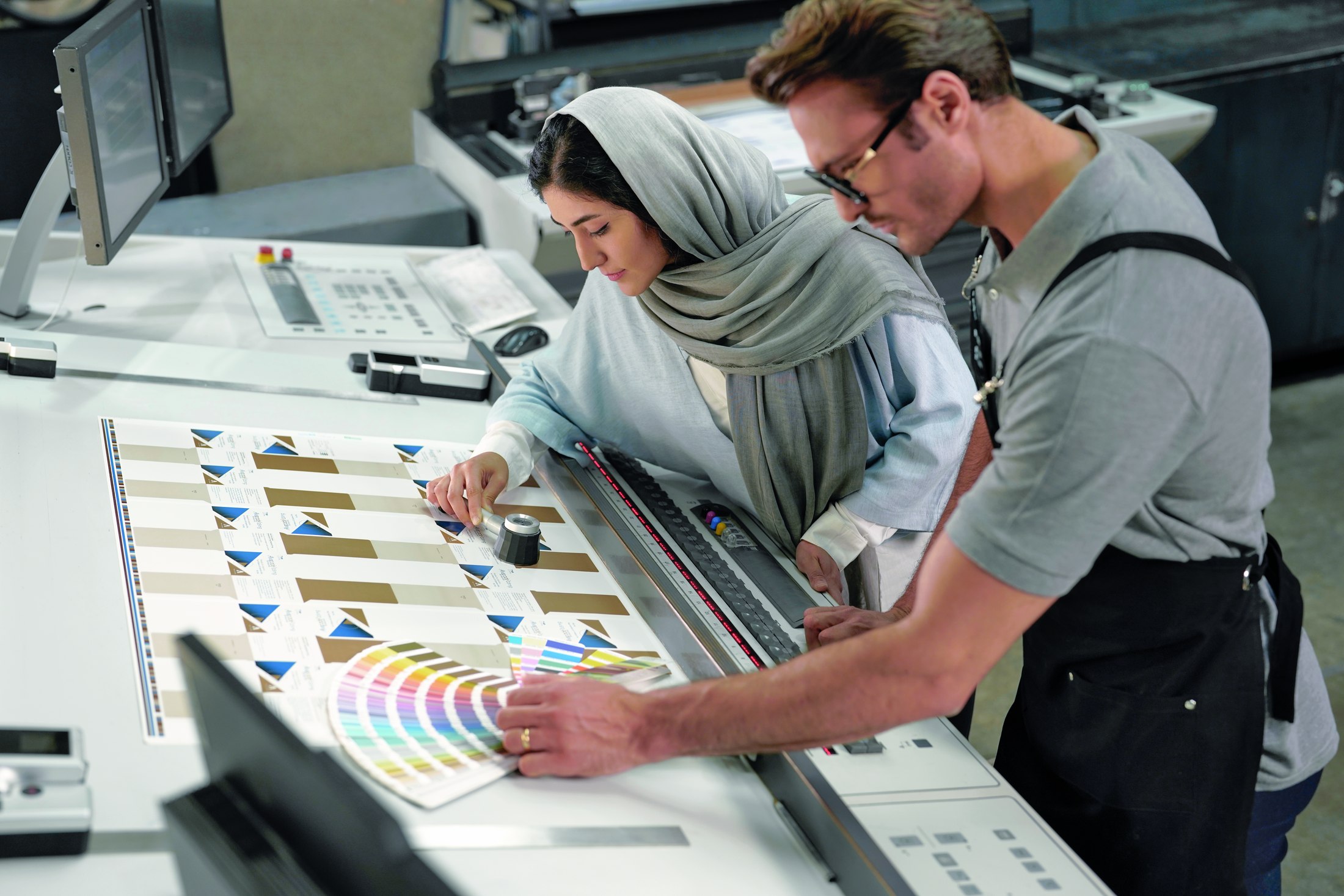 Hoodis color management specialists